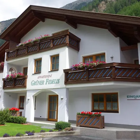 Grüner Fidelis Appartement Sölden