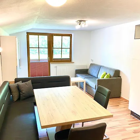 Grüner Fidelis Apartment